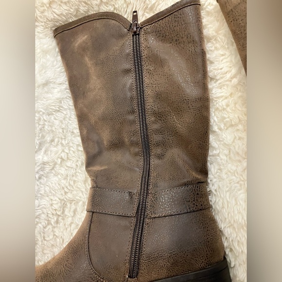 EUC Like New! Axxiom Brown Heeled Boots Faux Leather Side Zipper & Snaps Sz 7.5 - Picture 5 of 10